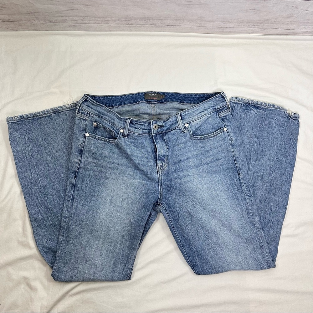 Torrid Mid-Rise Slim Boot‎ Medium Wash Size 14R - Picture 4 of 8